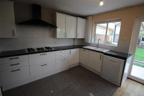 4 bedroom terraced house to rent, Overton Road, London E10