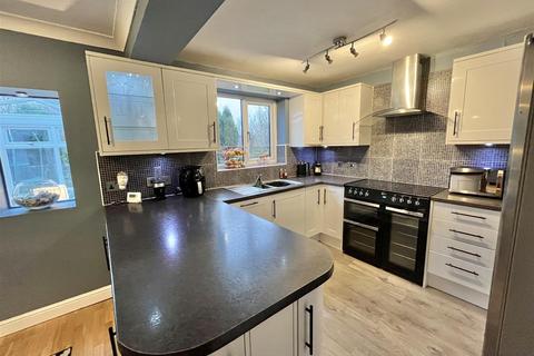 4 bedroom semi-detached house for sale, Brockholes, Glossop