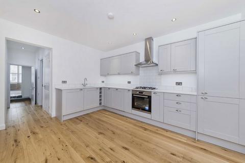 3 bedroom flat to rent, Worple Road, London SW20