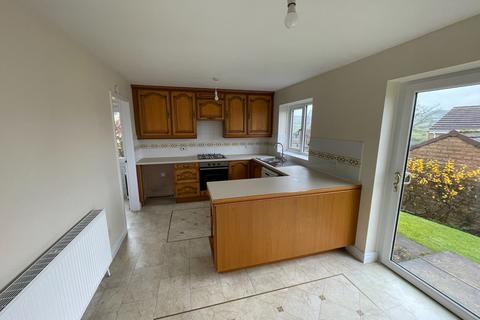 4 bedroom detached house to rent, Highfell Rise, Keighley BD22