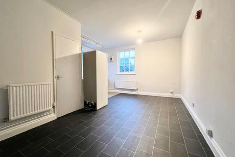 Studio to rent, Latymer Road, Edmonton, N9