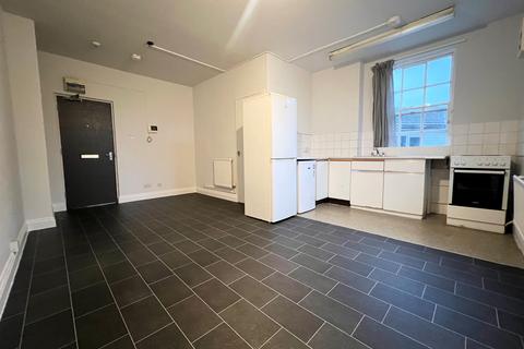 Studio to rent, Latymer Road, Edmonton, N9