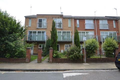 4 bedroom house to rent, Jackson Crescent, Manchester M15