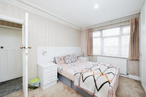 4 bedroom semi-detached house for sale, Valley Drive, London