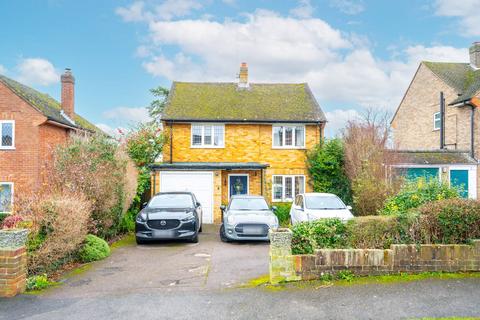 4 bedroom detached house to rent, Orchard Gardens, Leatherhead,, Effingham, Leatherhead, KT24