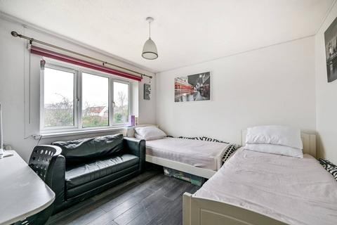 2 bedroom maisonette for sale, Channel Close, Hounslow, TW5