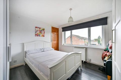 2 bedroom maisonette for sale, Channel Close, Hounslow, TW5