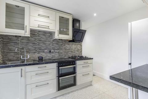 2 bedroom flat to rent, Pagoda Avenue, Richmond TW9