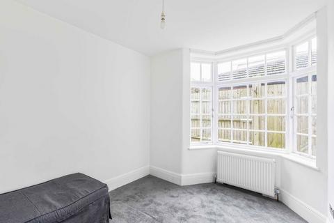 2 bedroom flat to rent, Pagoda Avenue, Richmond TW9