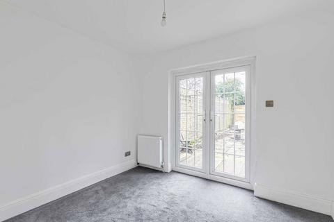 2 bedroom flat to rent, Pagoda Avenue, Richmond TW9