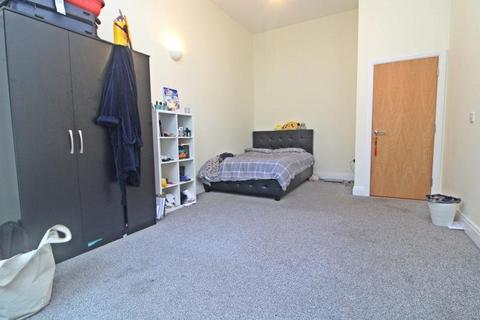 2 bedroom flat to rent, 6 High Street, Gwent NP20