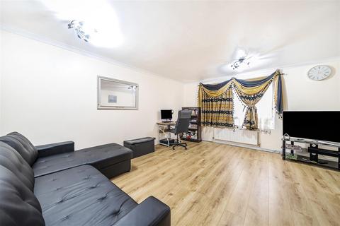 2 bedroom flat for sale, Selhurst Road, London