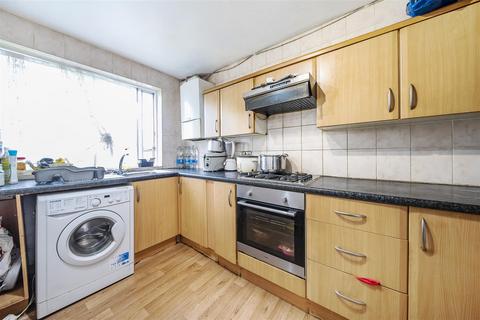 2 bedroom flat for sale, Selhurst Road, London