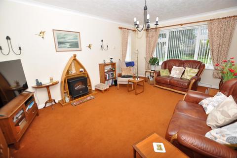 3 bedroom detached bungalow for sale, Ffynnongain Lane, St. Clears, Carmarthen