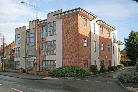 2 bedroom apartment to rent, High Street, Addlestone KT15