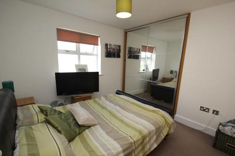 2 bedroom apartment to rent, High Street, Addlestone KT15