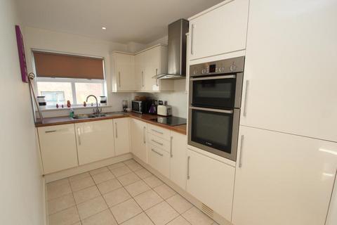 2 bedroom apartment to rent, High Street, Addlestone KT15