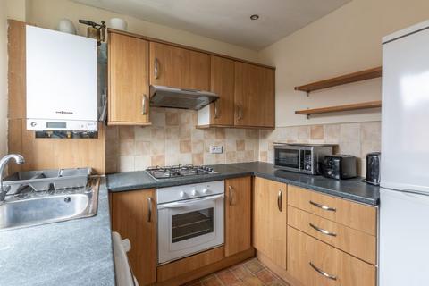 2 bedroom flat to rent, 2324L – St Clair Street, Edinburgh, EH6 8LA