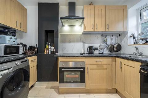 2 bedroom flat for sale, Burnt Ash Road, London SE12