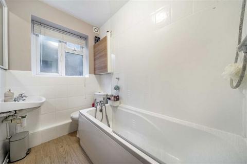 43a Burnt Ash Road, London, SE12 8RF