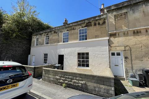 4 bedroom terraced house to rent, Oak Street, Bath