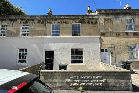 4 bedroom terraced house to rent, Oak Street, Bath