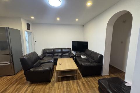 1 bedroom in a house share to rent, Croydon CR7