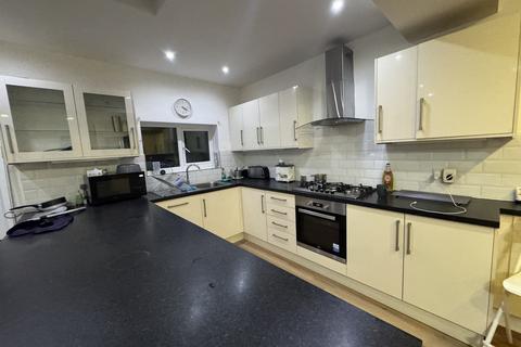 1 bedroom in a house share to rent, Croydon CR7