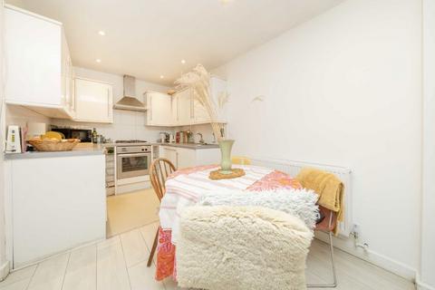 2 bedroom flat for sale, Farleigh Road, London N16