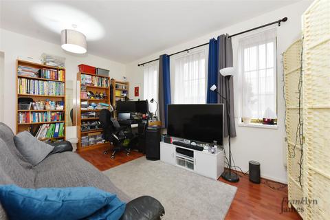 2 bedroom apartment for sale, Commercial Road, London, E14