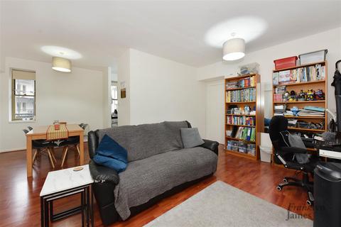 2 bedroom apartment for sale, Commercial Road, London, E14