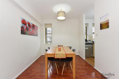 2 bedroom apartment for sale, Commercial Road, London, E14