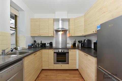 2 bedroom apartment for sale, Commercial Road, London, E14