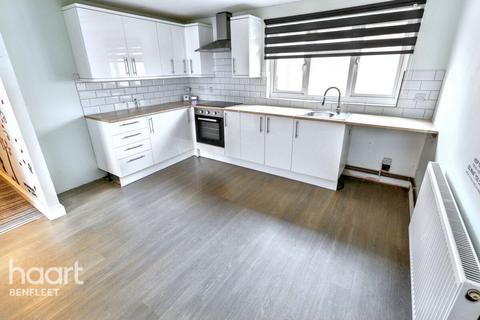 2 bedroom flat for sale, Dovercliff Road, Canvey Island