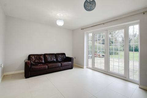 4 bedroom detached house to rent, Horton Road, Slough SL3