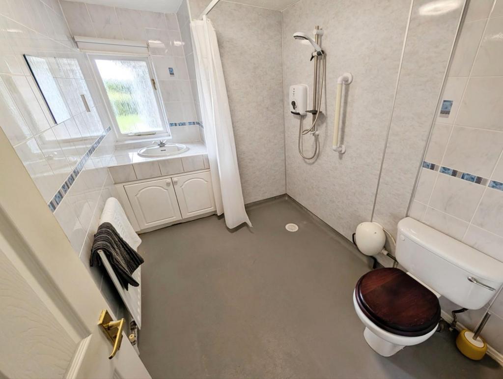 En suite Wet / Shower Room