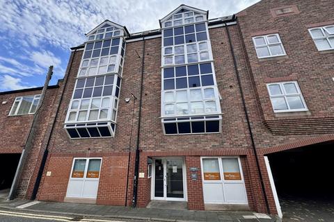 Studio to rent, Monument House, Newcastle NE1