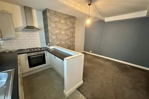 2 bedroom terraced house for sale, Hollinbank Lane, Heckmondwike