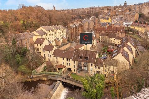 15/3 Damside, Edinburgh, EH4 3BB