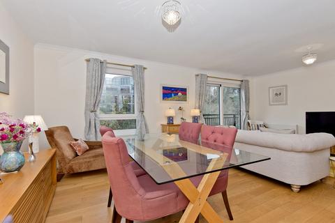15/3 Damside, Edinburgh, EH4 3BB