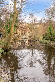15/3 Damside, Edinburgh, EH4 3BB