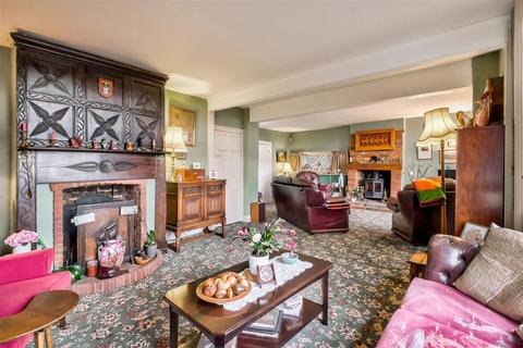 undefined, Kings Hill, Loughton
