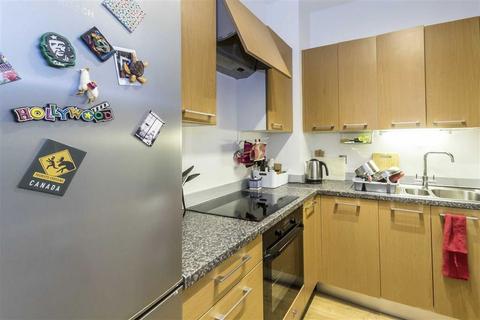 2 bedroom flat for sale, King & Queen Wharf, London SE16