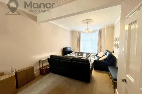 3 bedroom terraced house to rent, First Avenue, Manor Park, E12 6AJ