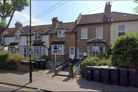 Studio to rent, Sydenham Road, Croydon, CR0