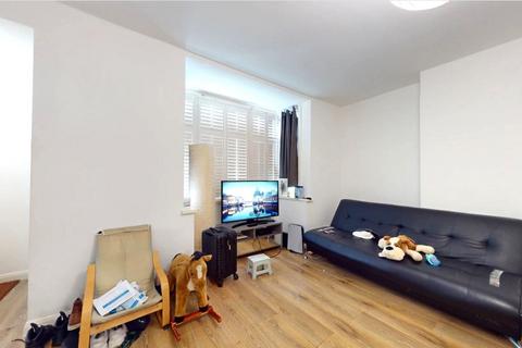 Studio to rent, Sydenham Road, Croydon, CR0