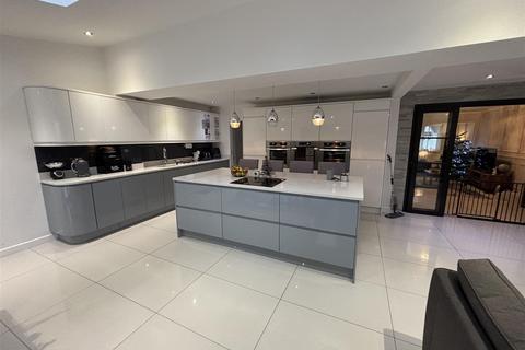 99 Barry Drive, Kirby Muxloe, Leicester, LE9 2HJ