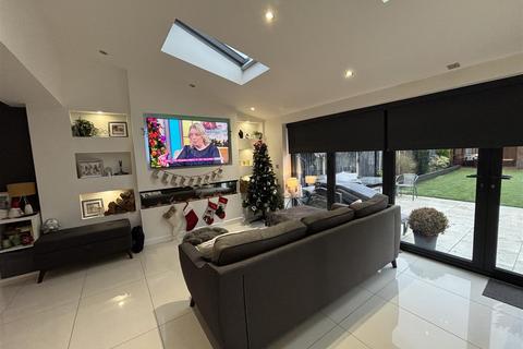 99 Barry Drive, Kirby Muxloe, Leicester, LE9 2HJ