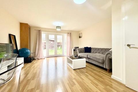 3 bedroom end of terrace house to rent, Whale Avenue, Reading, Berkshire, RG2