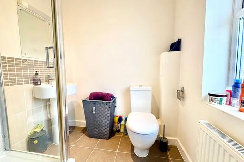 3 bedroom end of terrace house to rent, Whale Avenue, Reading, Berkshire, RG2